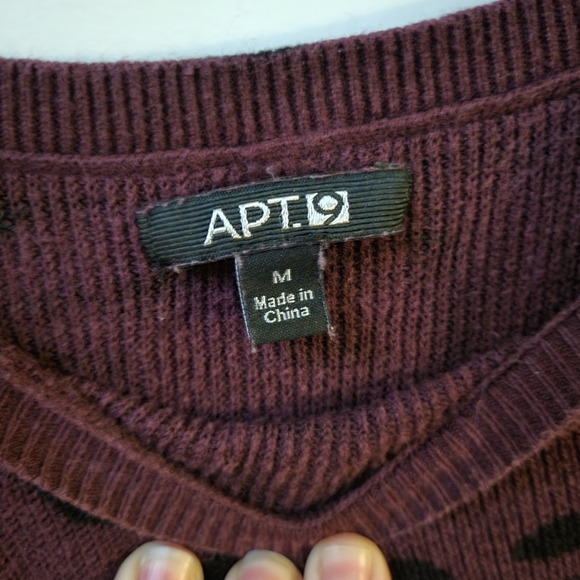 Size M Burgundy Leopard Sweater - Picture 2 of 2